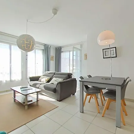 Apartment 3 Pieces Avec Balcon A 700m De La - 6 Couchages, Garage, Classe 3 Etoiles - Fr-1-224-710